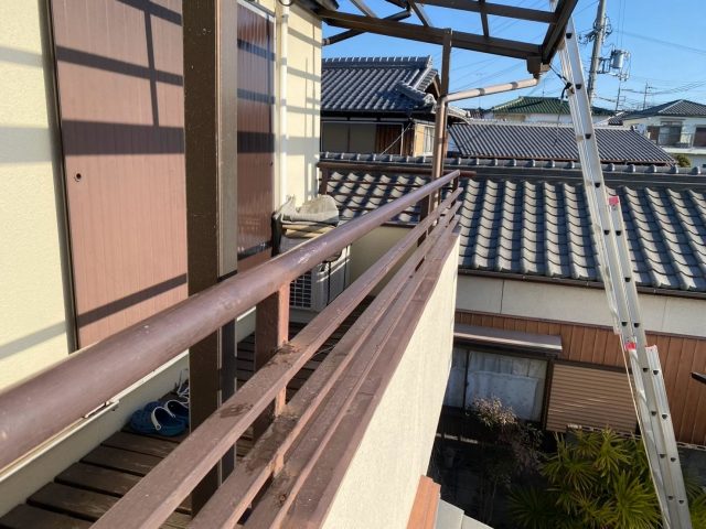 加古川市で雨漏り修理を行うベランダ